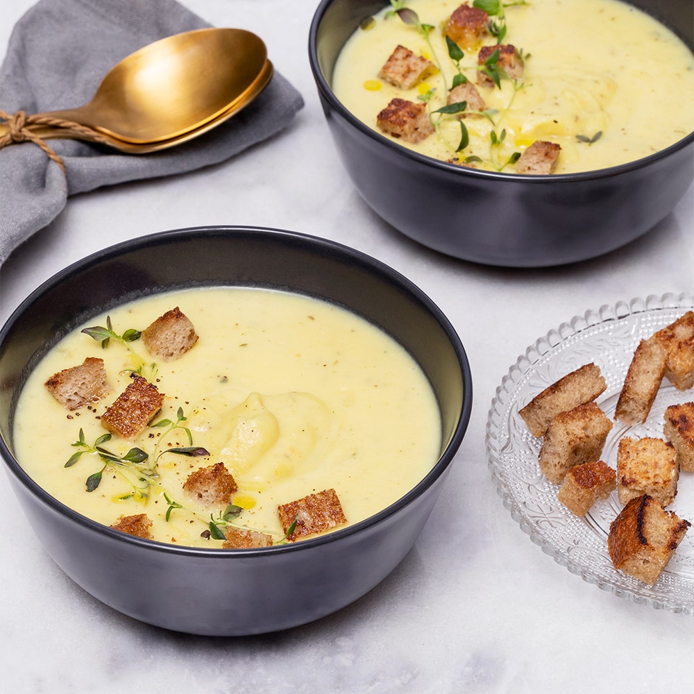 Krämig potatis och palsternackssoppa med krutonger