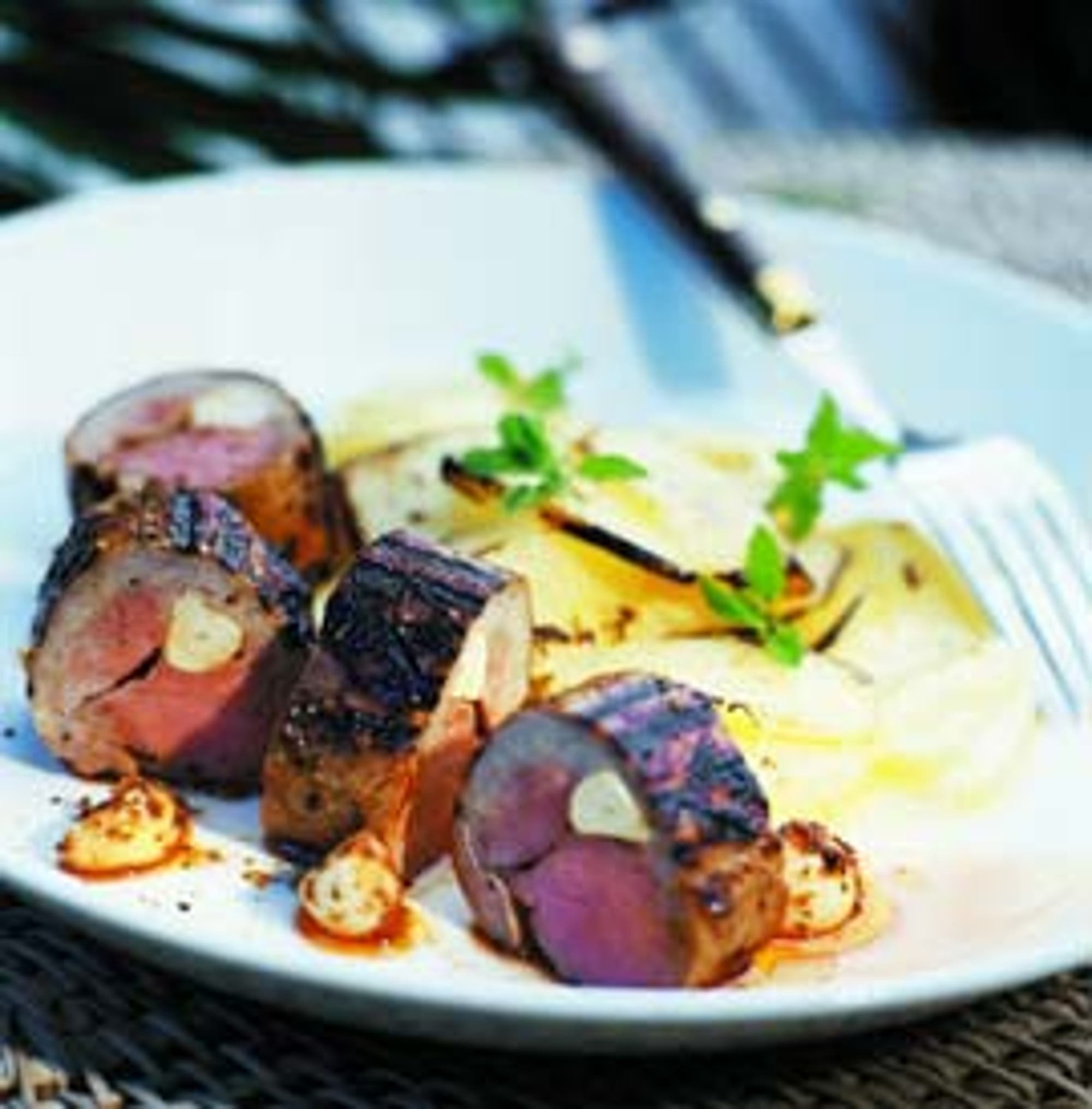 Vitlöksspäckad fläskfilé med potatisgratäng