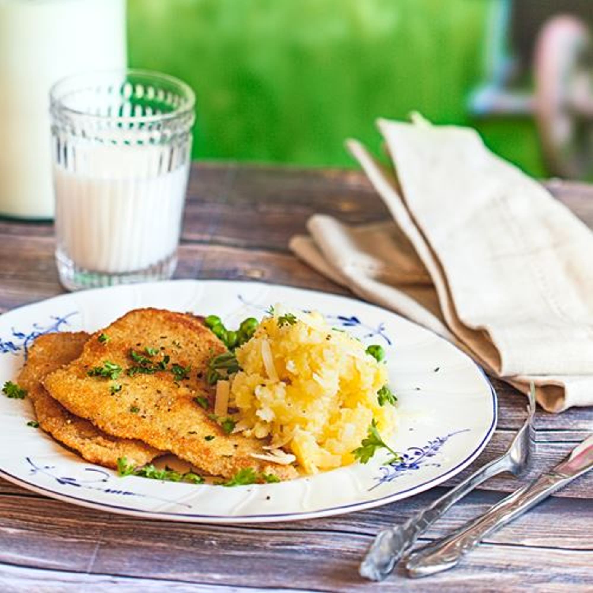 Panerad spättafilé med parmesanstompad potatis
