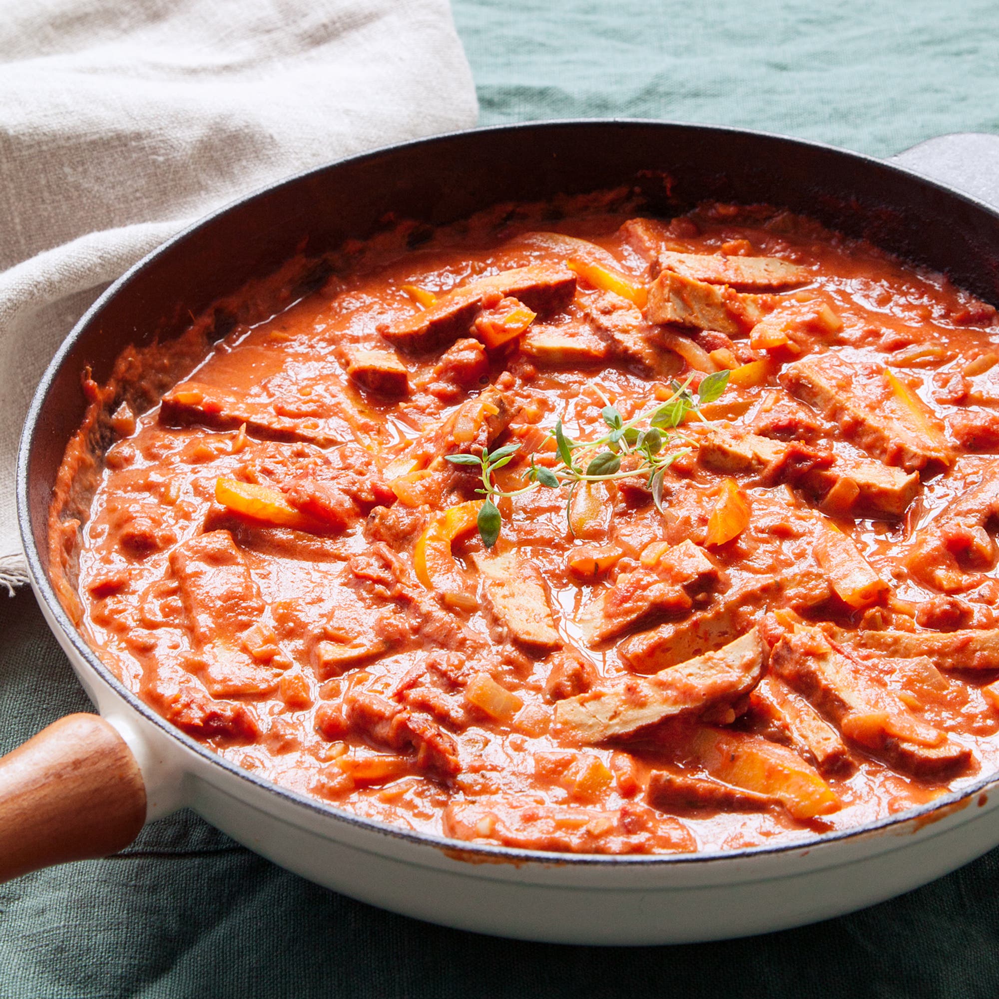 Krämig stroganoff med rökt tofu