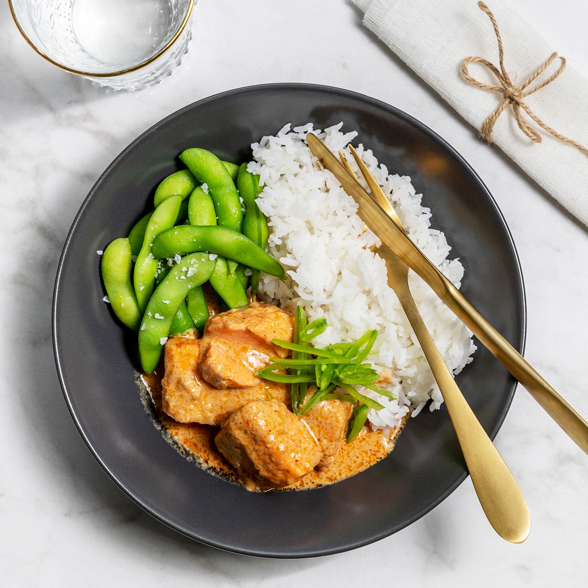 Lax i röd currysås