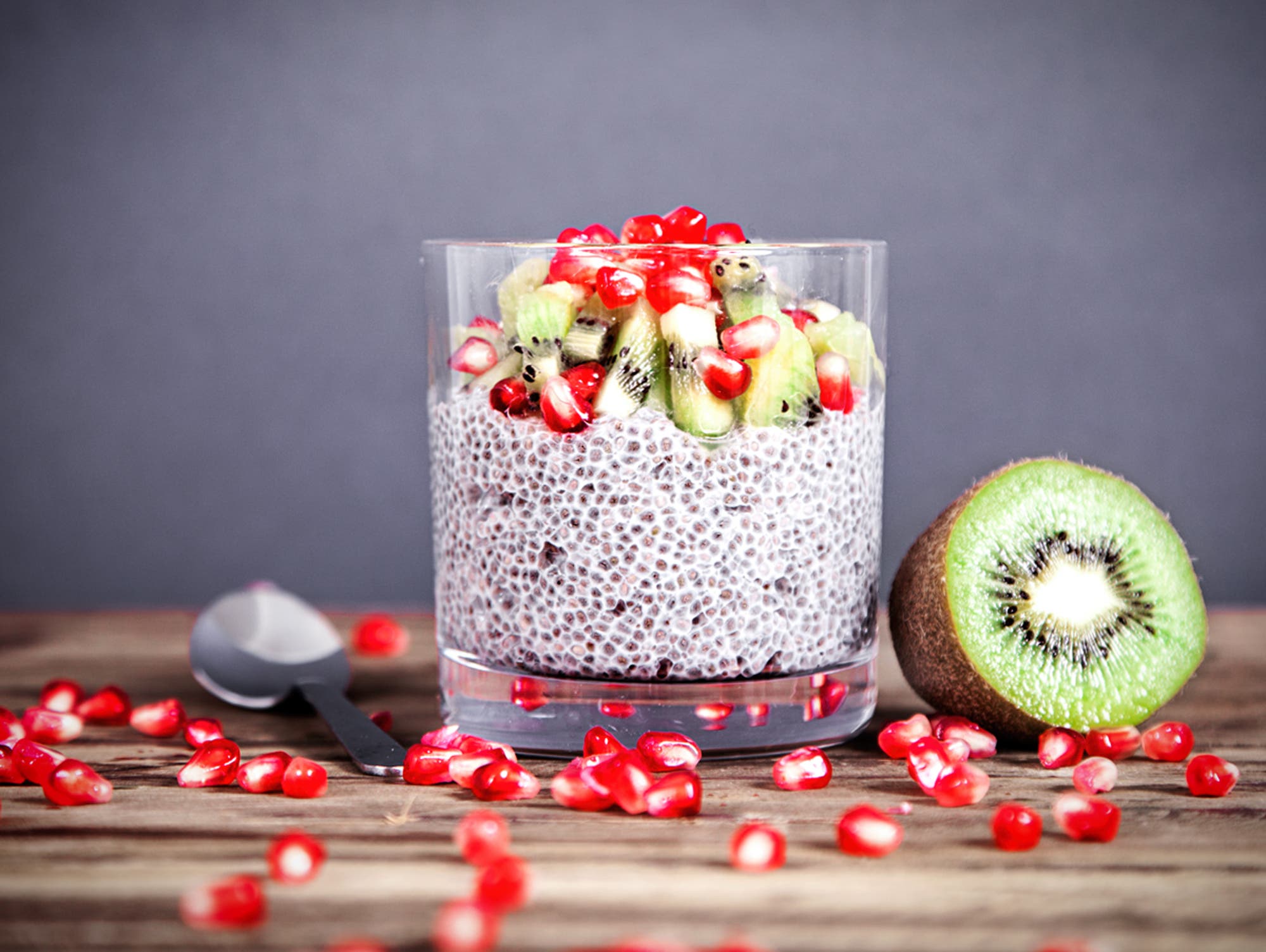 Chiapudding med granatäpple och mandelmjölk