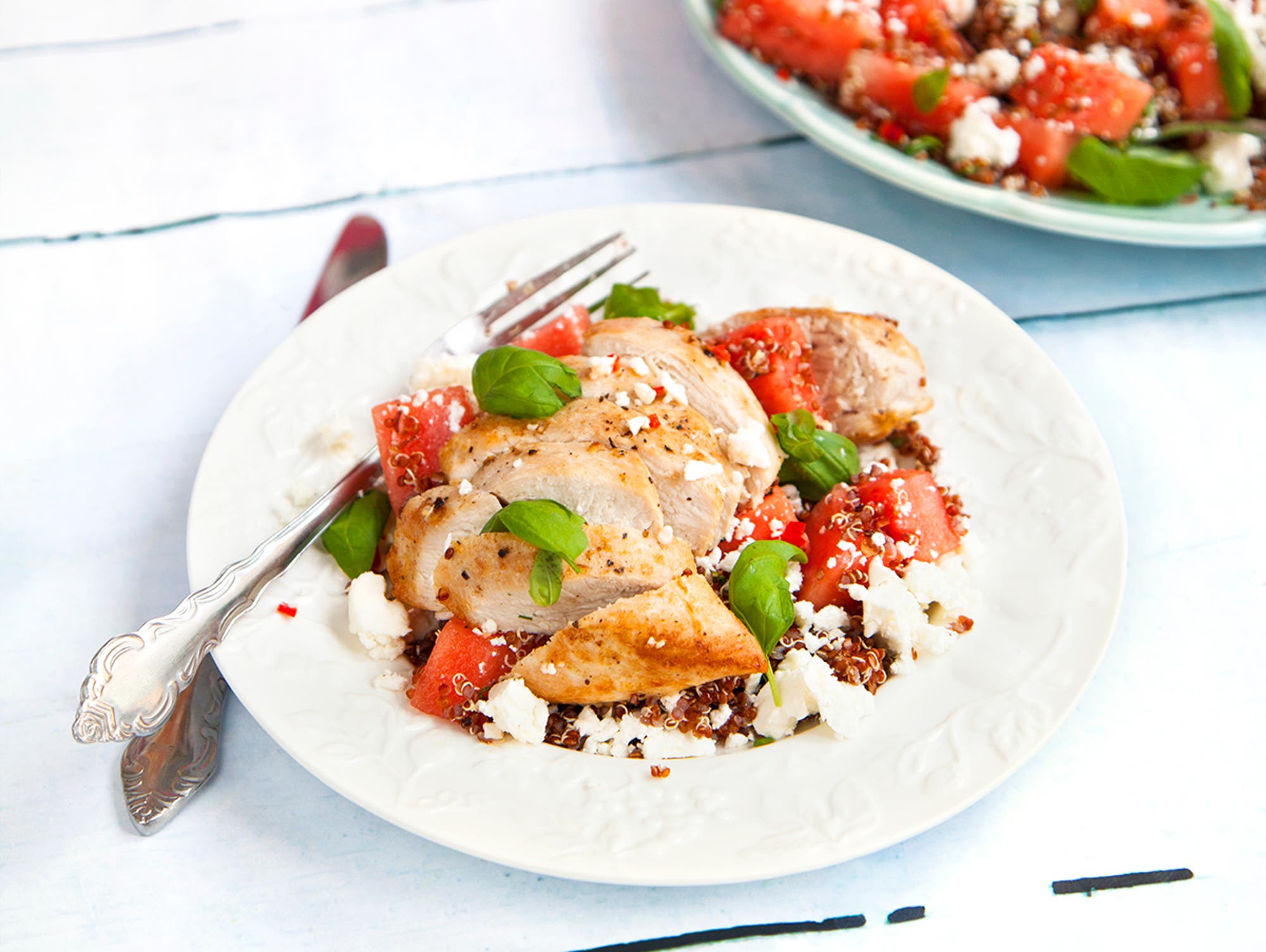 Stekt kyckling med spicy melonsallad toppad med fetaost