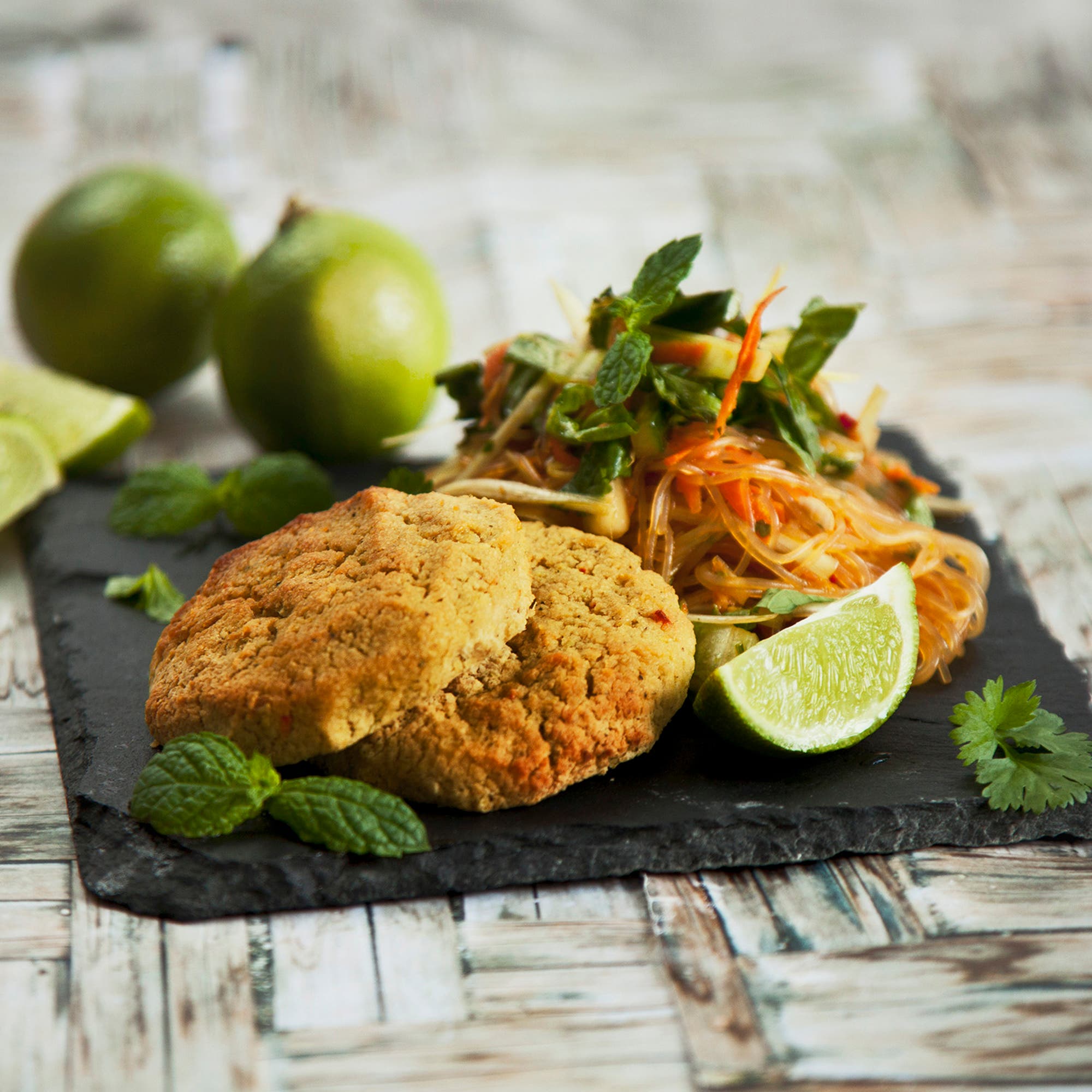 Asiatiska bönbiffar med glasnudelsallad
