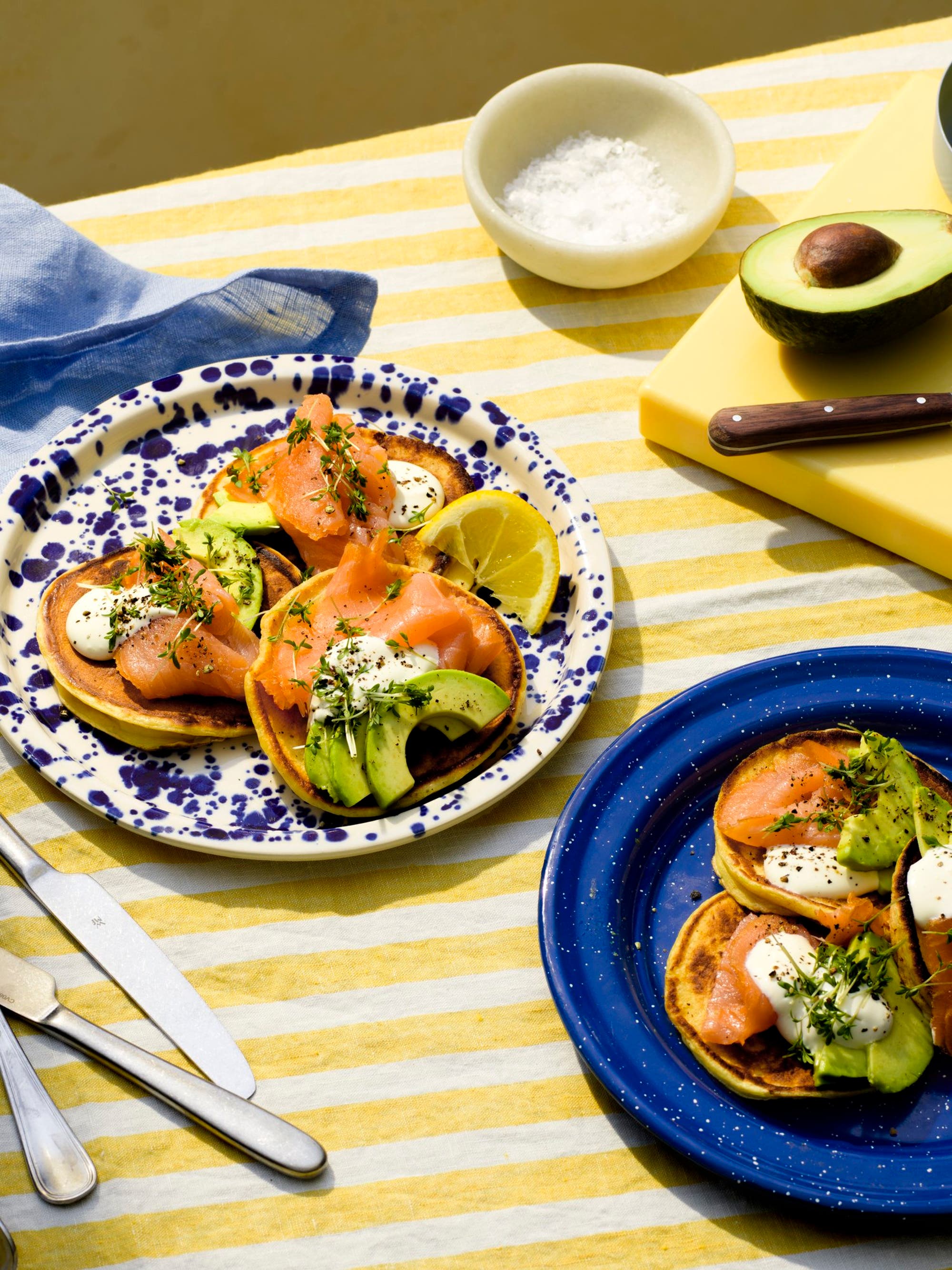 Ricottapannkakor med lax & avocado