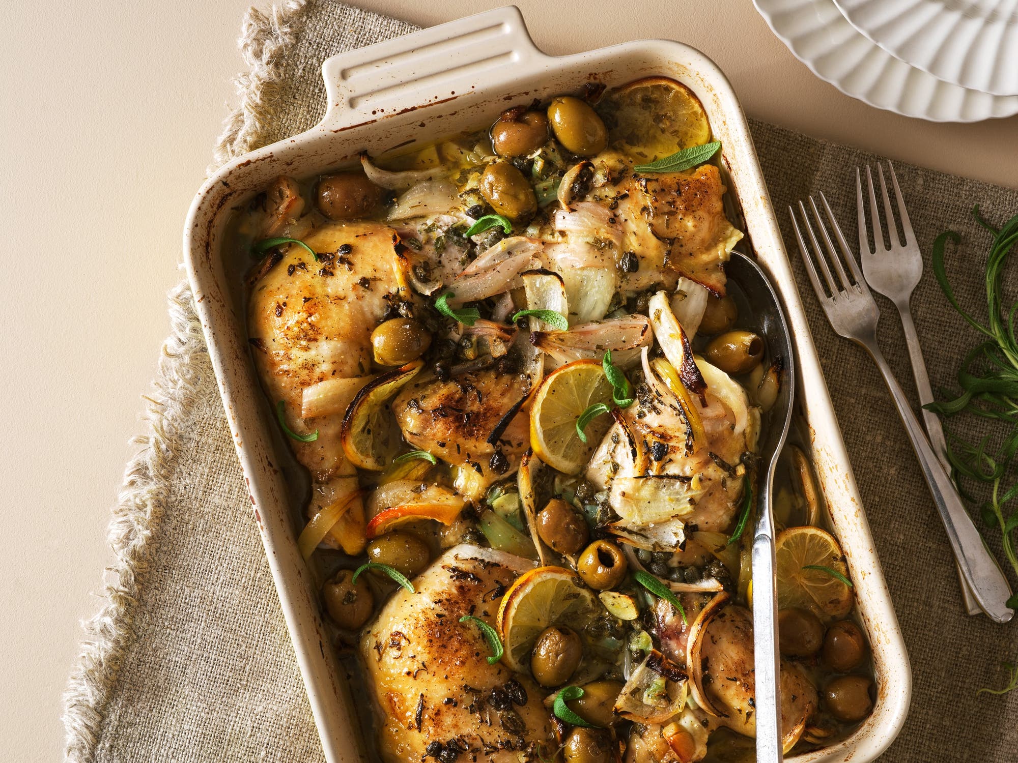 Ugnsrostad kyckling med rosmarin, oliver och citron