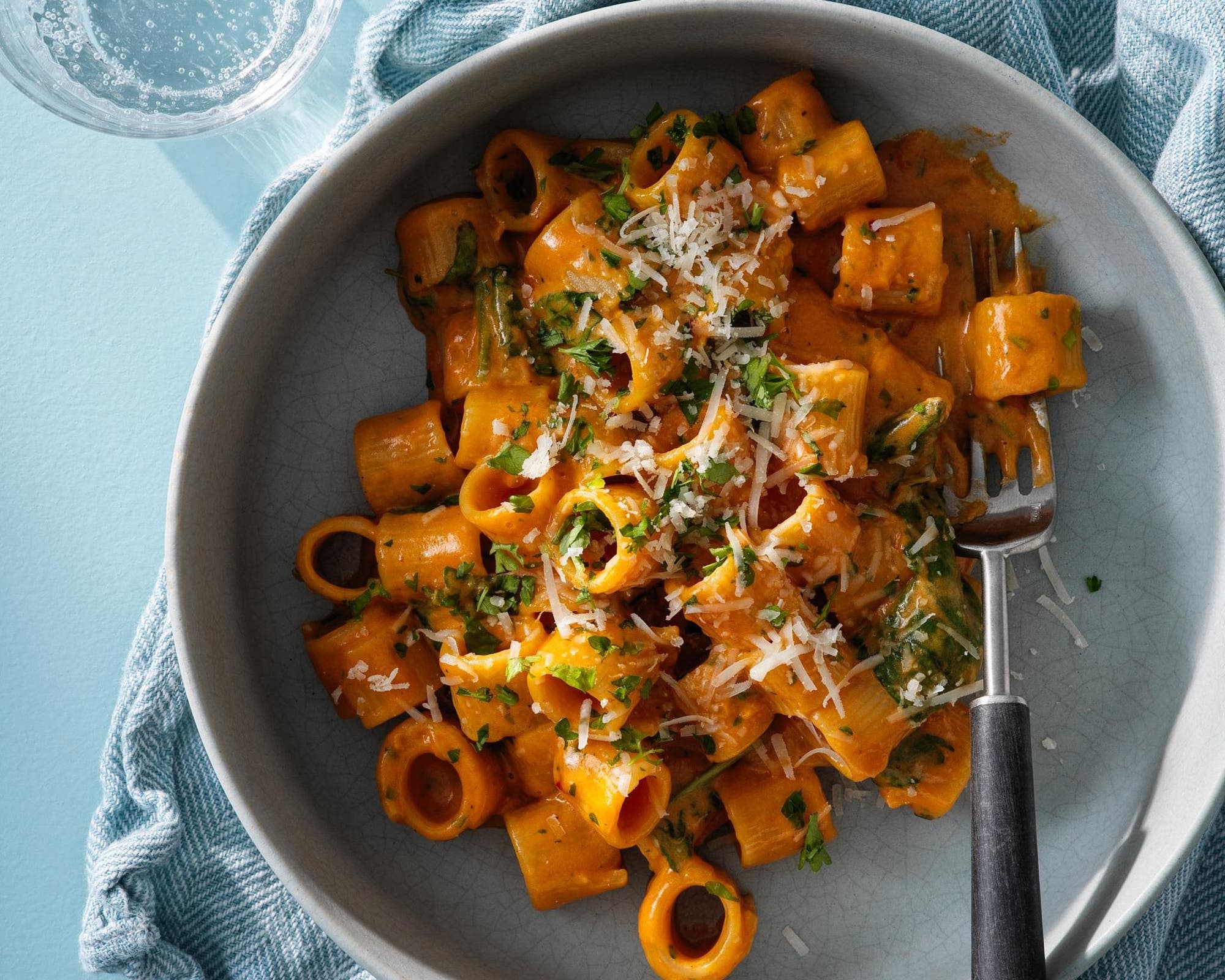 Krämig tomat- och parmesanpasta