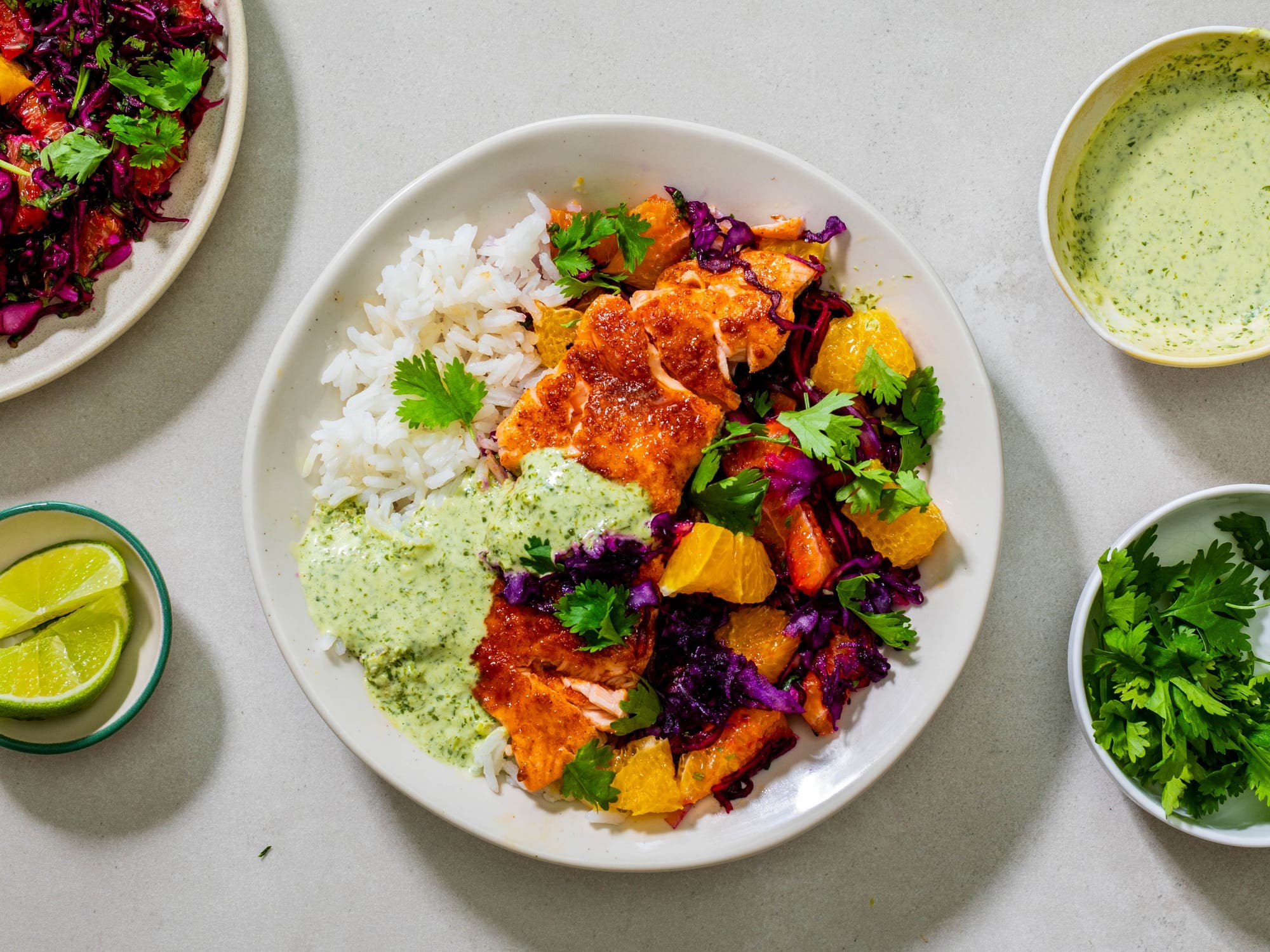 Tacokryddad lax med ris, apelsinsalsa och örtdressing