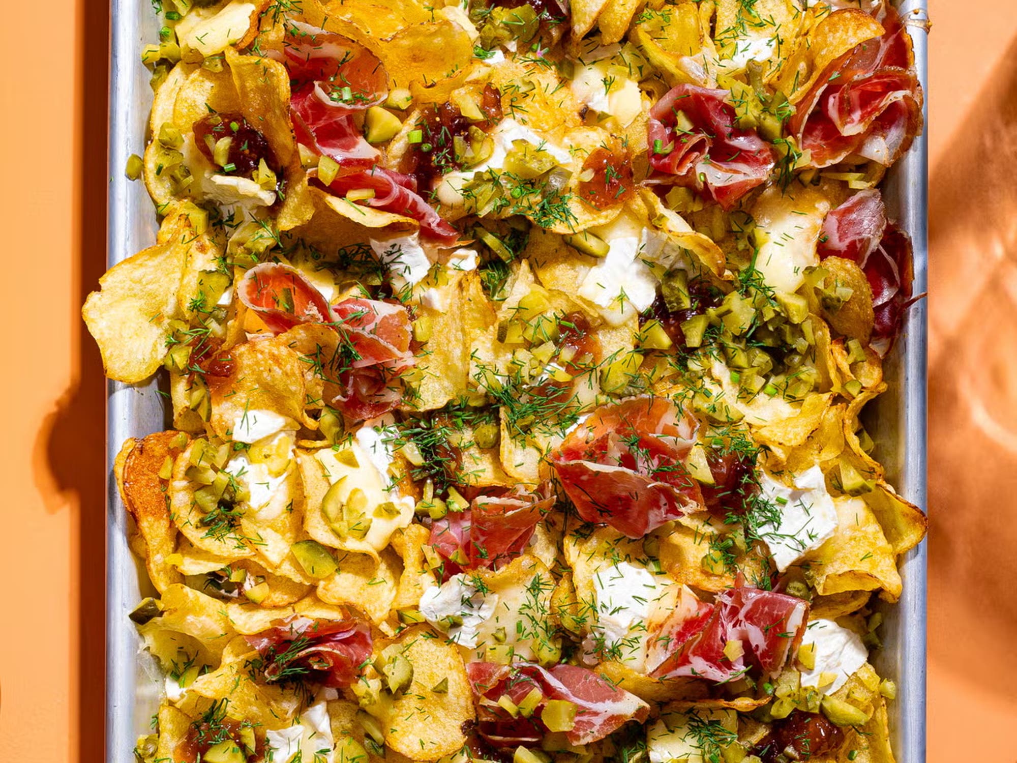 Chips med chark och krämig brieost