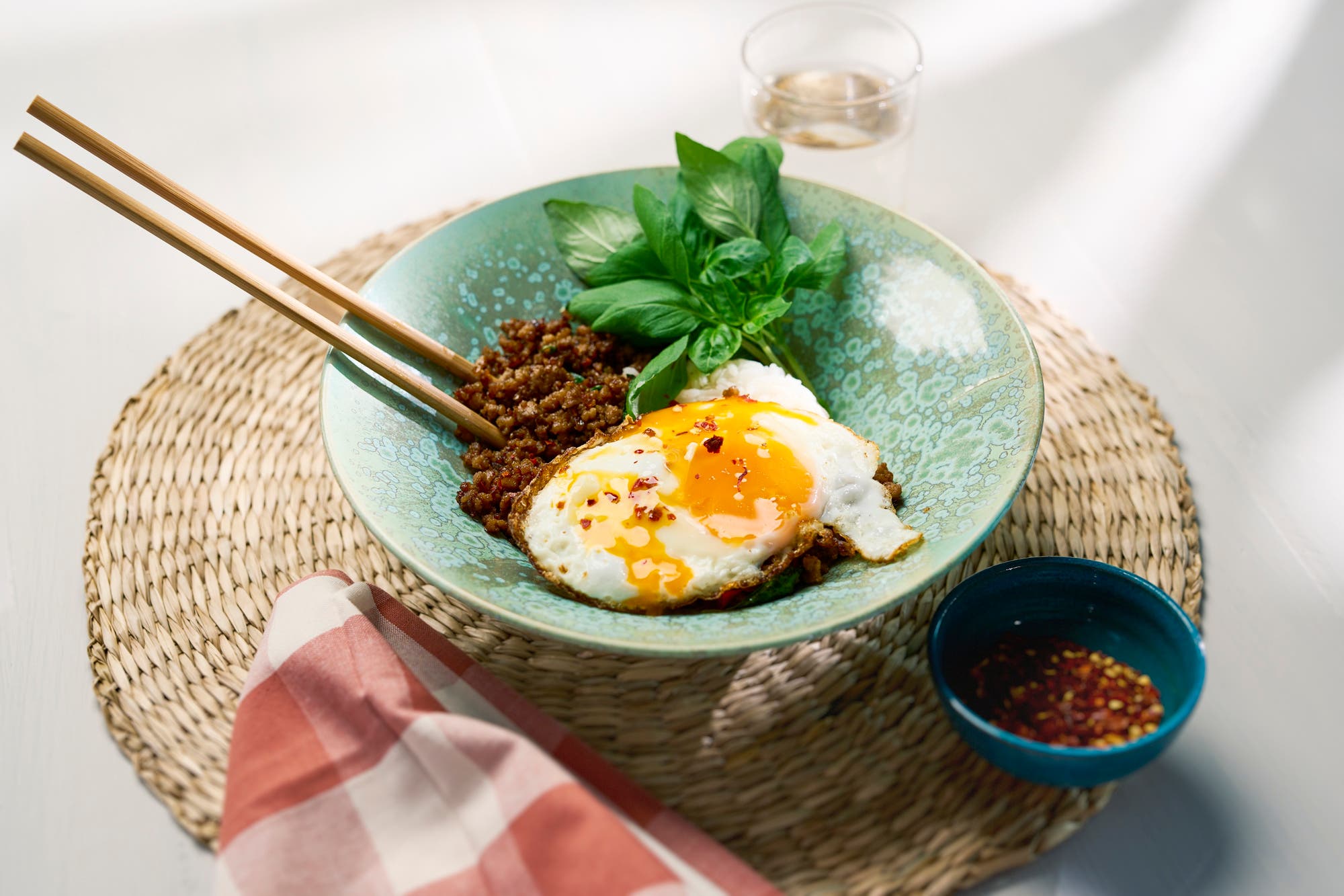 Pad kra pao wok på fläskfärs