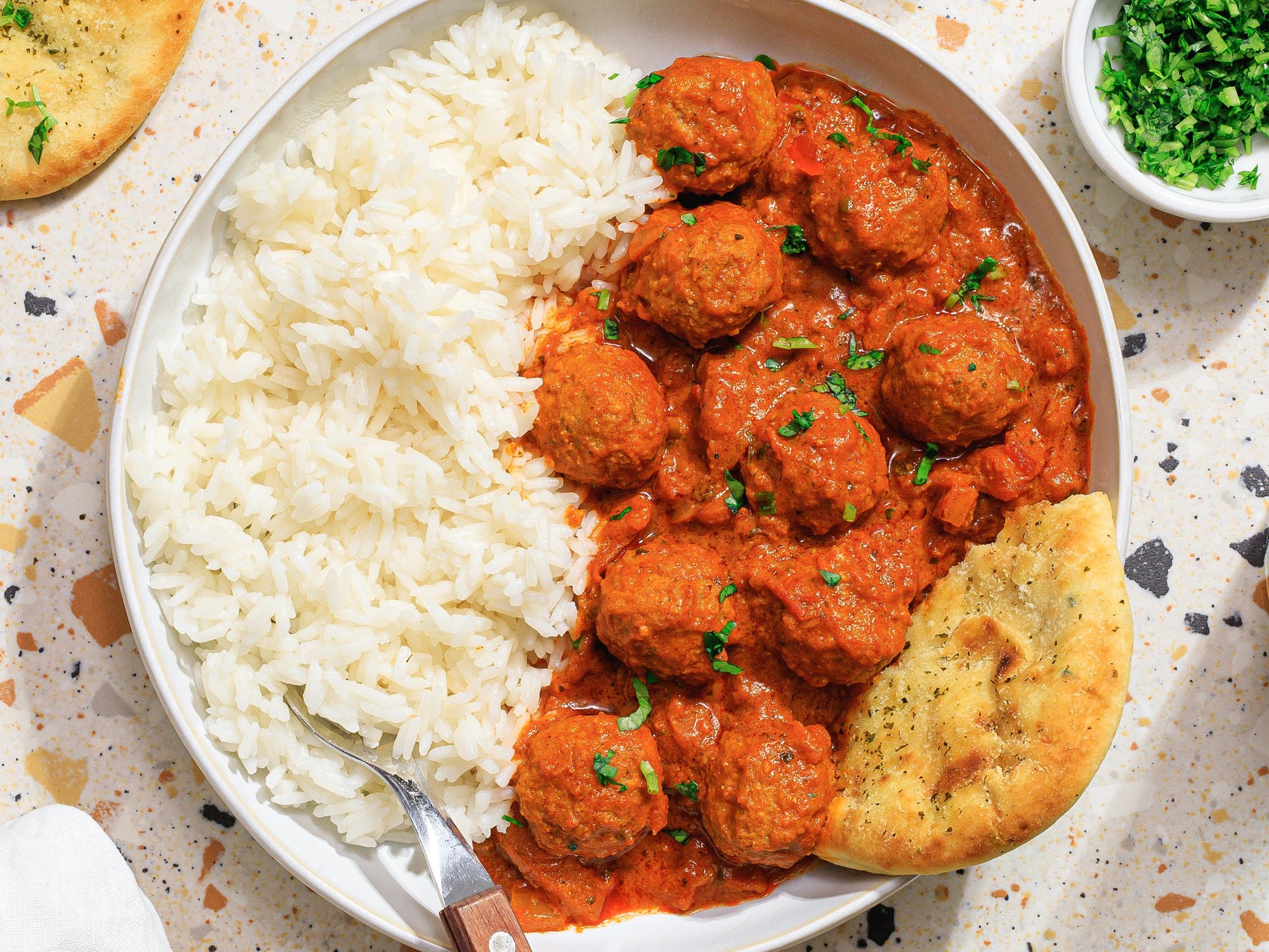 Snabb butter masala med kycklingköttbullar