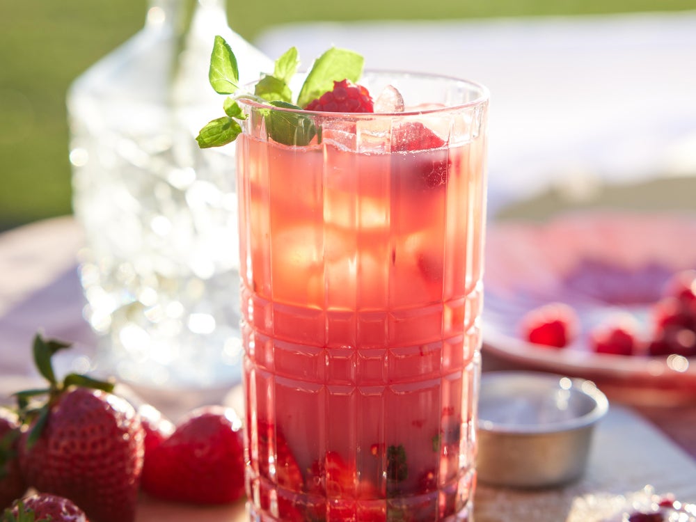 Bärsmash-mocktail med jordgubbar och hallon