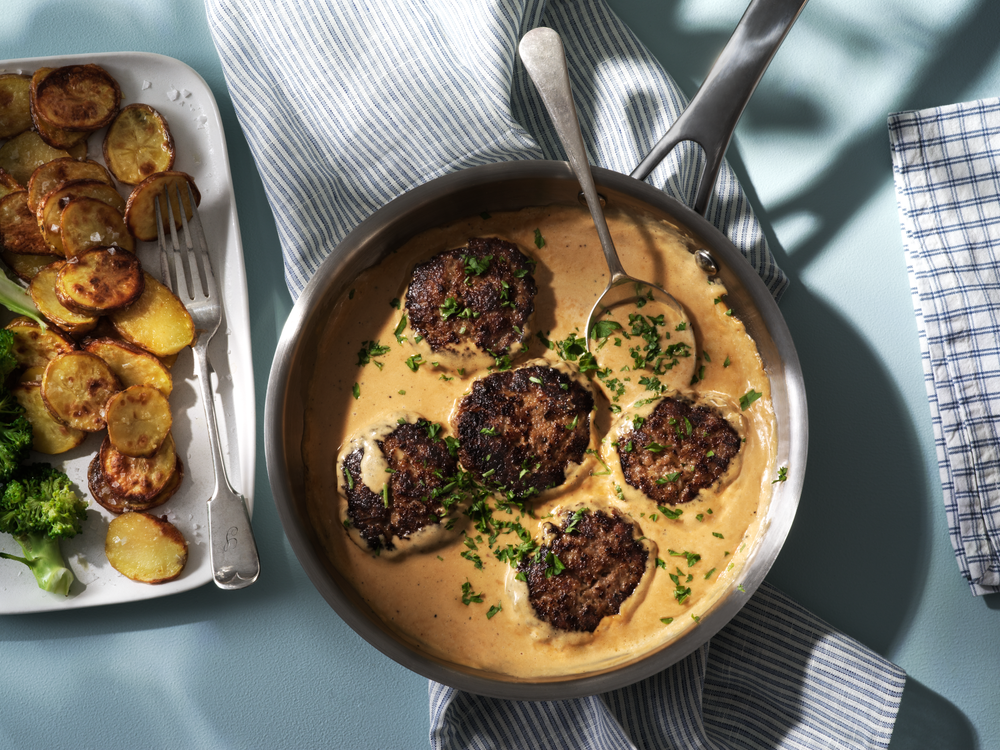 Pannbiffar i gräddsås med rostad potatis