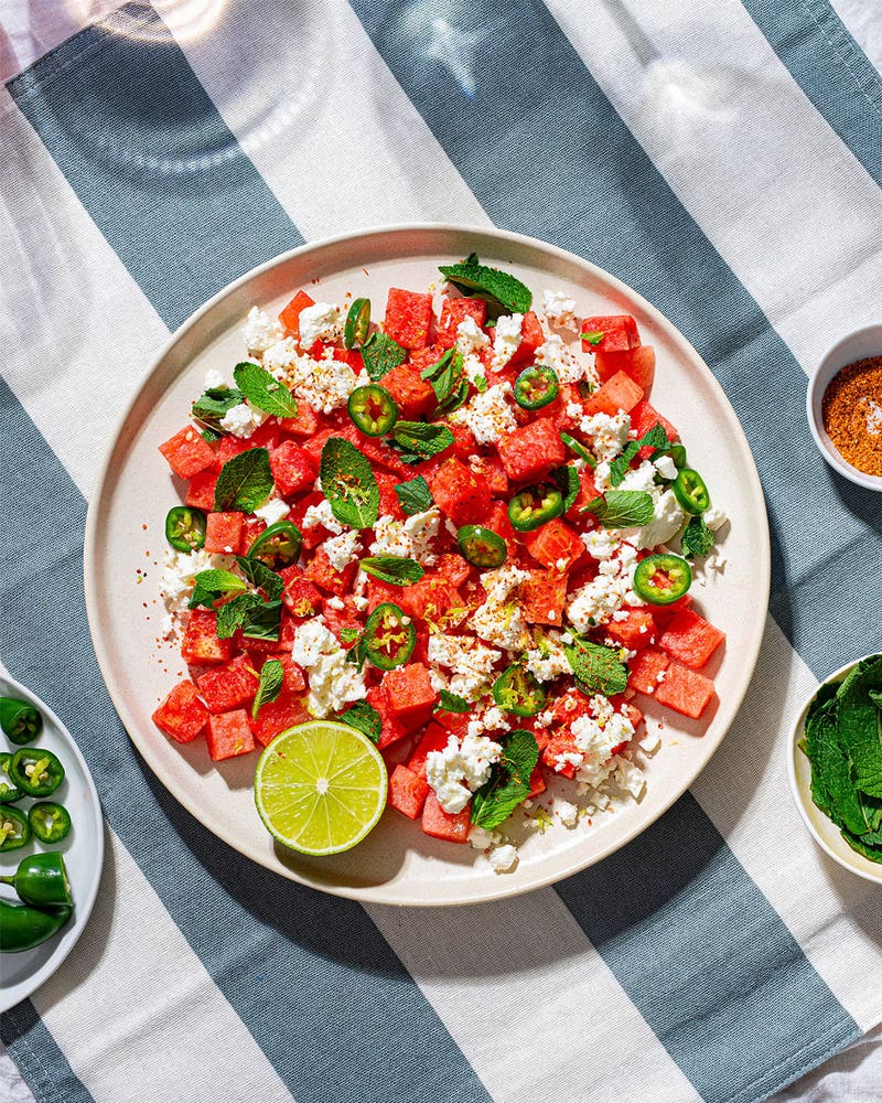 Vattenmelonsallad med fetaost, mynta, jalapeño och tajín